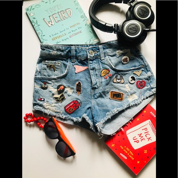 Zara Patch/Pin Distressed Cutoff Short Size 00 - Picture 2 of 8